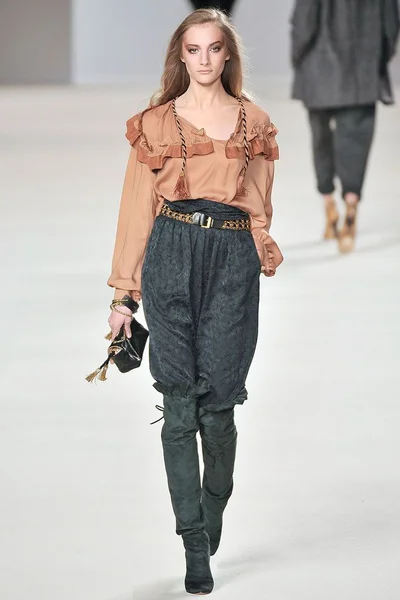 Look 15